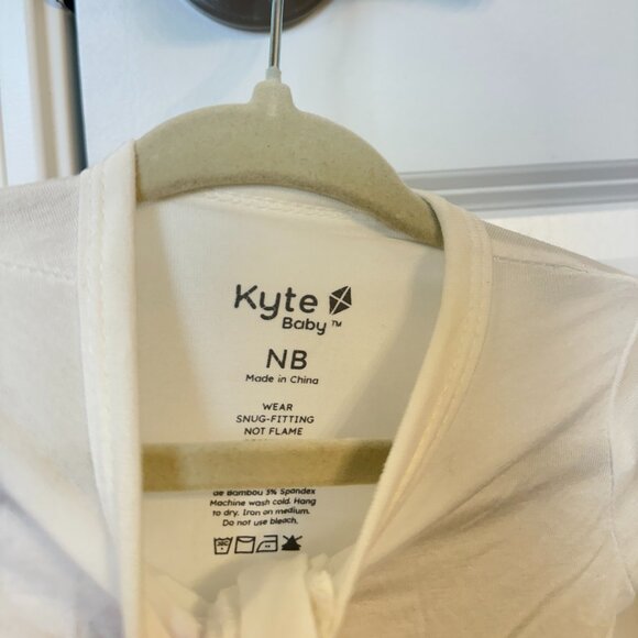 KYTE BABY Zip-Up Footie in Cloud Size Newborn - Picture 4 of 5